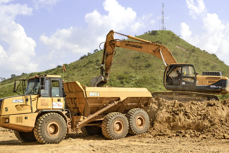 Loading Operation | Earth Moving